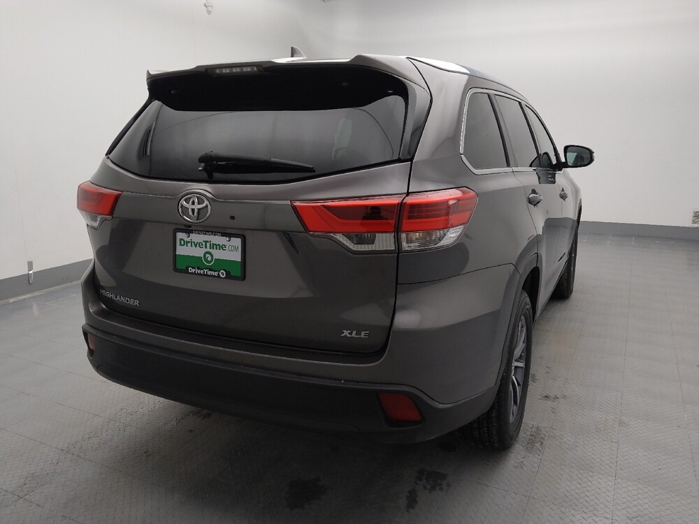 2019 Toyota Highlander in Springfield, MO 65807 - 18101058 7