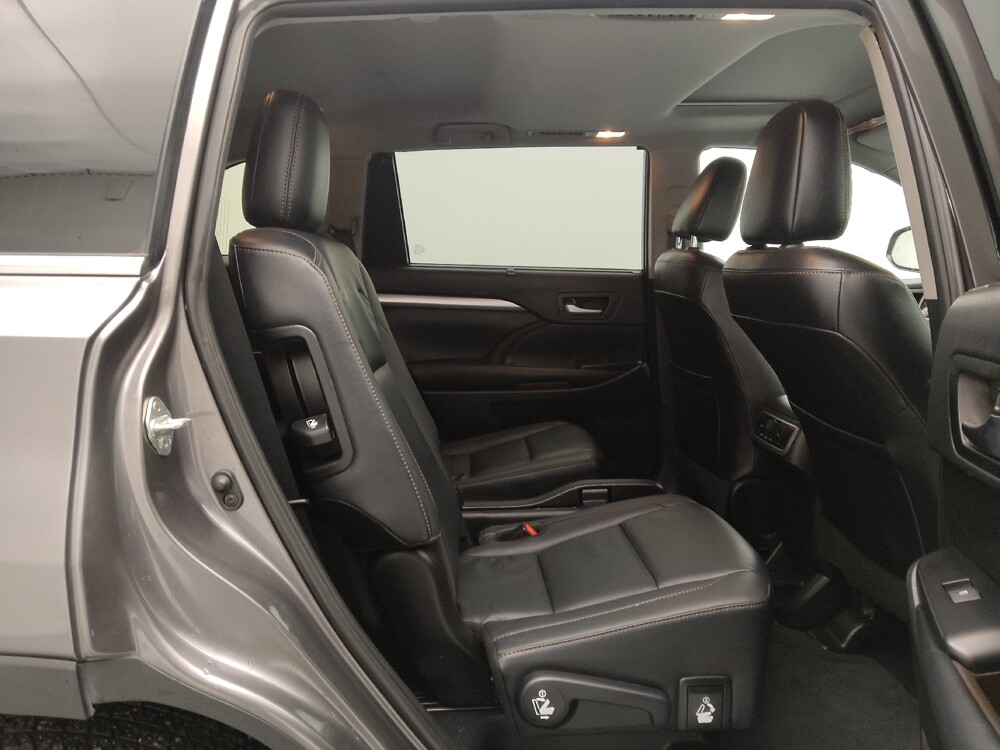 2019 Toyota Highlander in Springfield, MO 65807 - 18101058 19