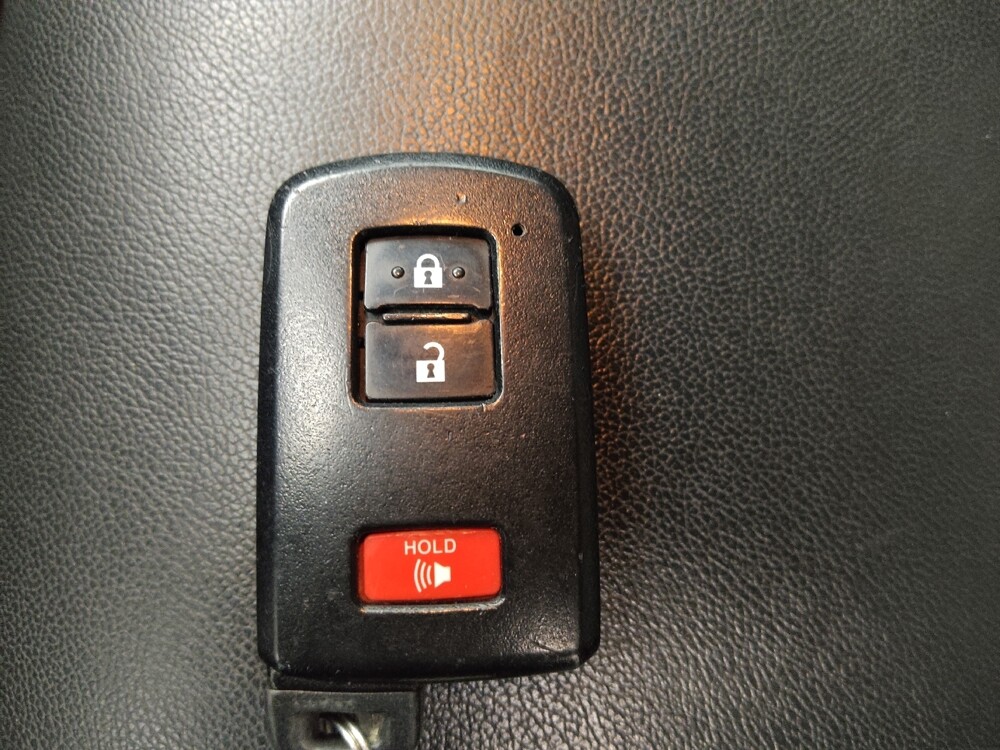 2019 Toyota Highlander in Springfield, MO 65807 - 18101058 32