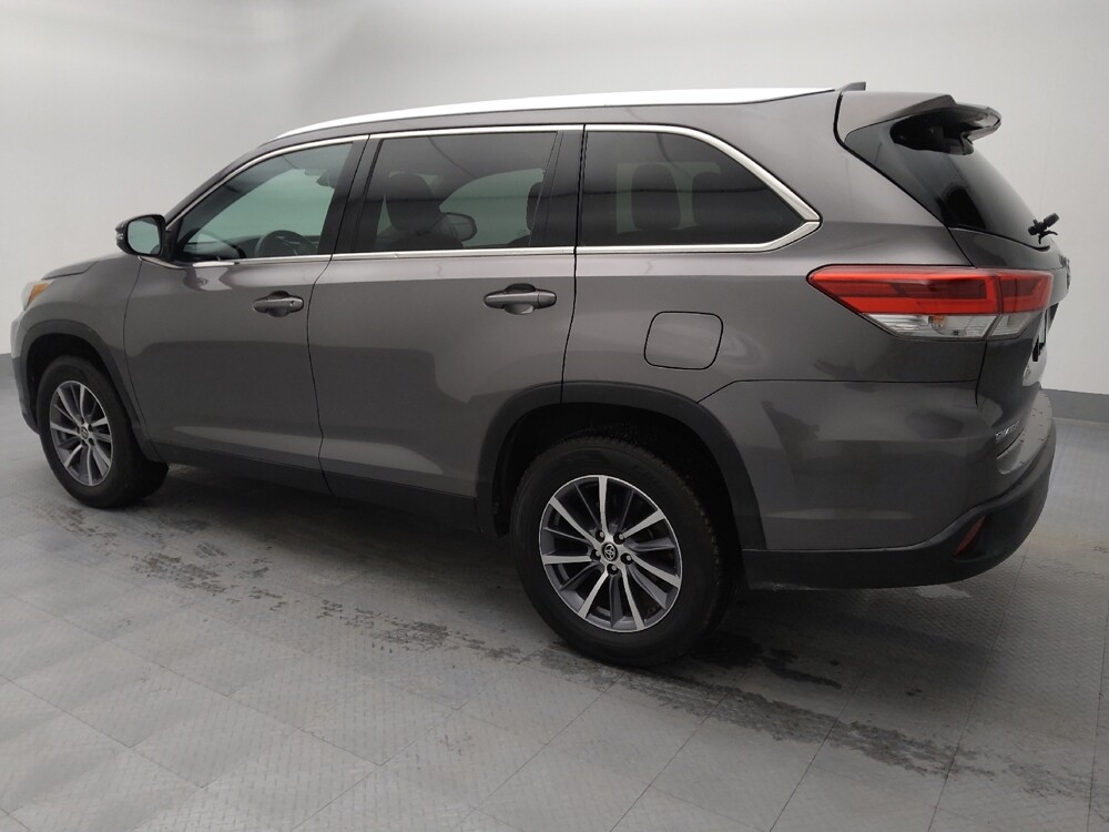 2019 Toyota Highlander in Springfield, MO 65807 - 18101058 3