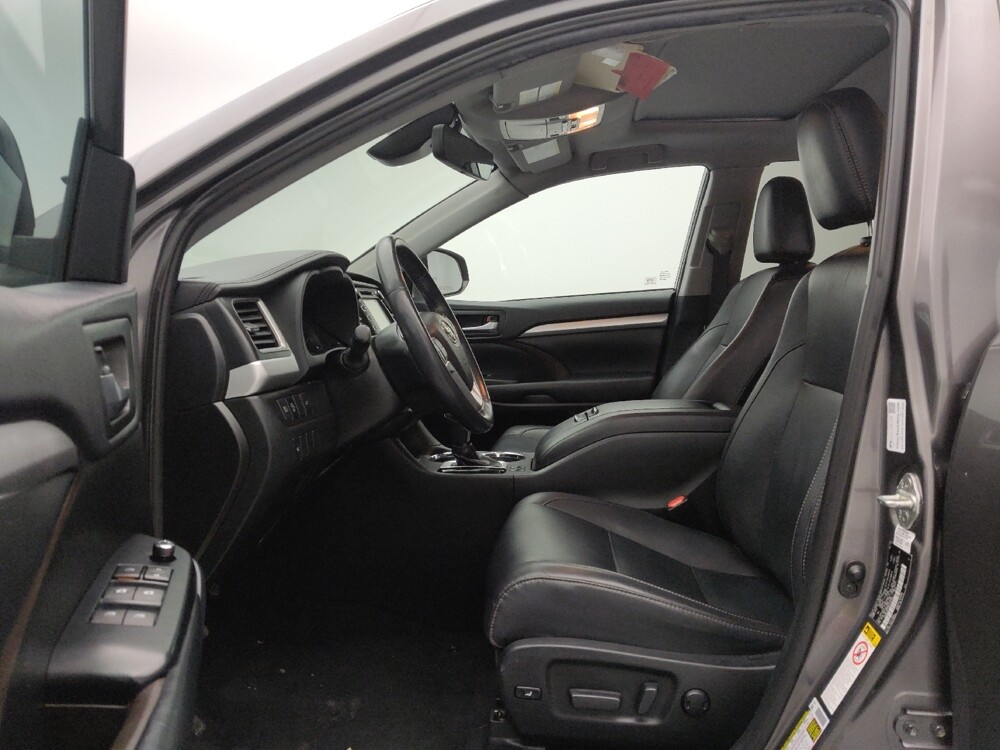 2019 Toyota Highlander in Springfield, MO 65807 - 18101058 17