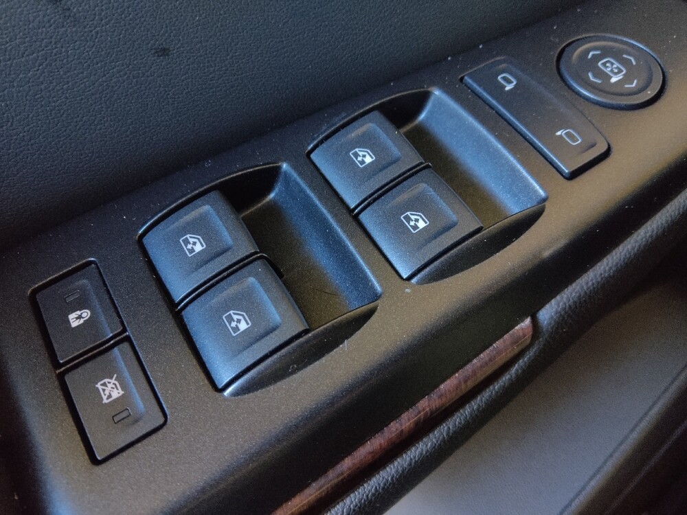 2016 GMC Yukon XL in San Antonio, TX 78238 - 18101158 27