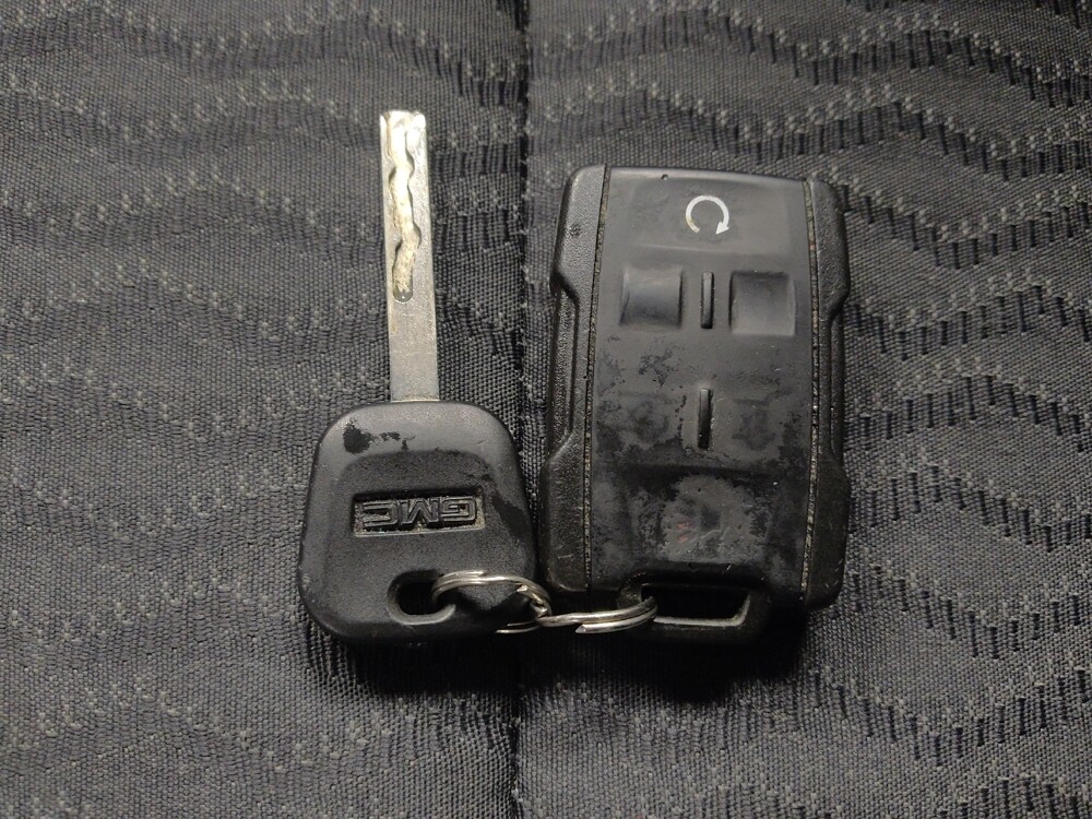 2016 GMC Yukon XL in San Antonio, TX 78238 - 18101158 32