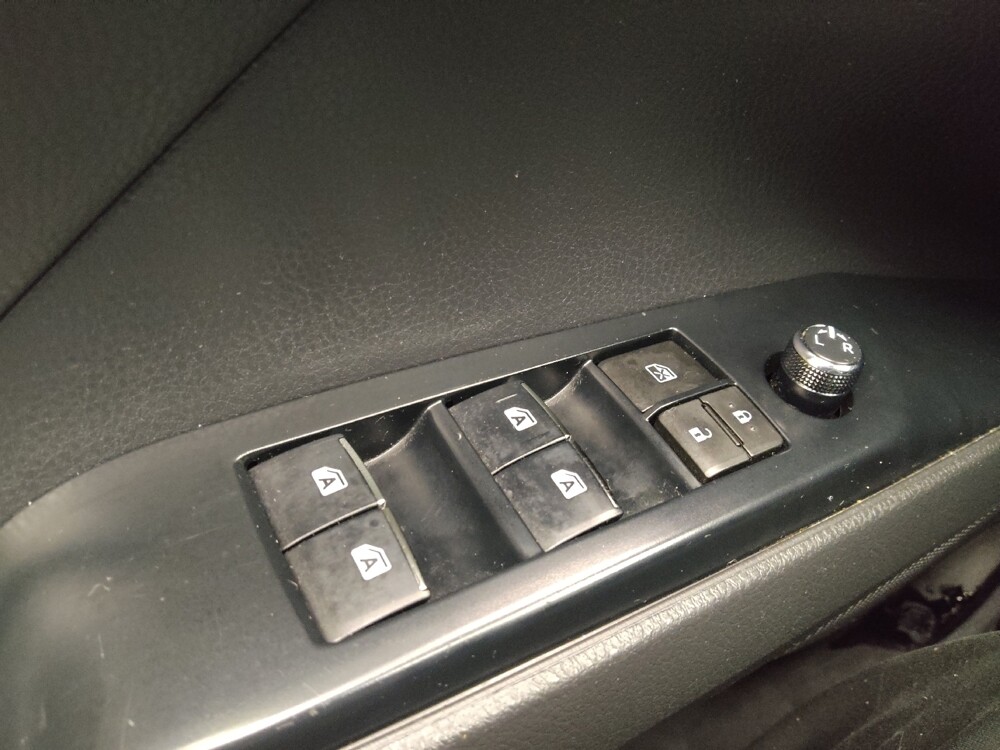 2019 Toyota Camry in Midlothian, IL 60445 - 18101160 27