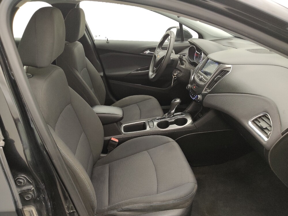 2019 Chevrolet Cruze in Houston, TX 77074 - 18101161 21