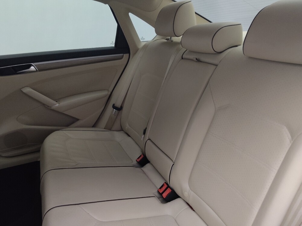 2018 Volkswagen Passat in Kissimmee, FL 34744 - 18101165 18