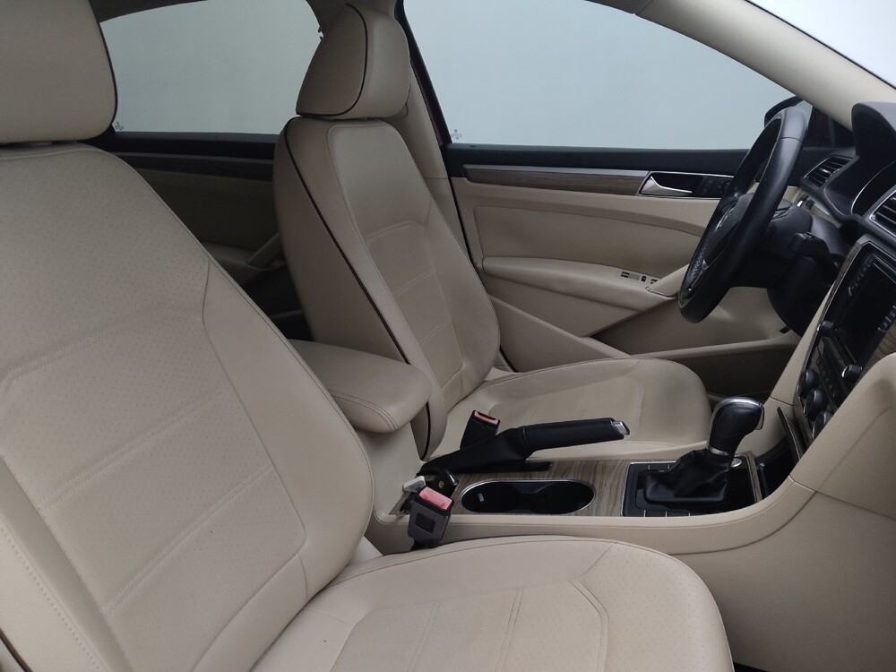 2018 Volkswagen Passat in Kissimmee, FL 34744 - 18101165 21