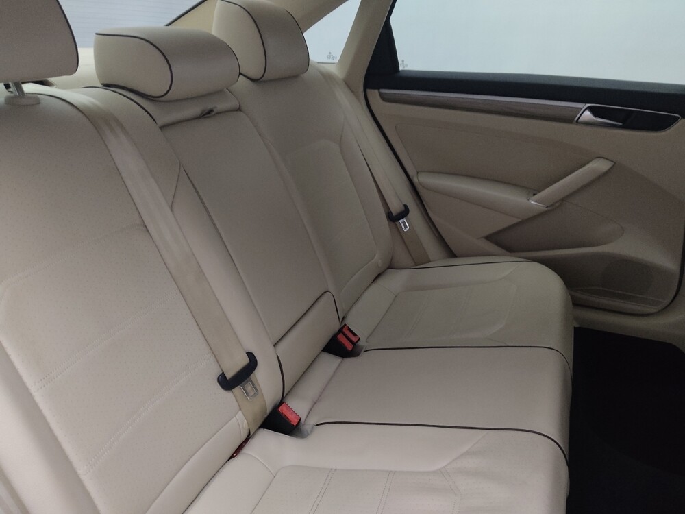 2018 Volkswagen Passat in Kissimmee, FL 34744 - 18101165 19