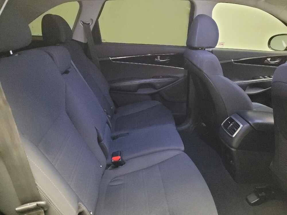 2019 Kia Sorento in Riverside, CA 92504 - 18101186 19