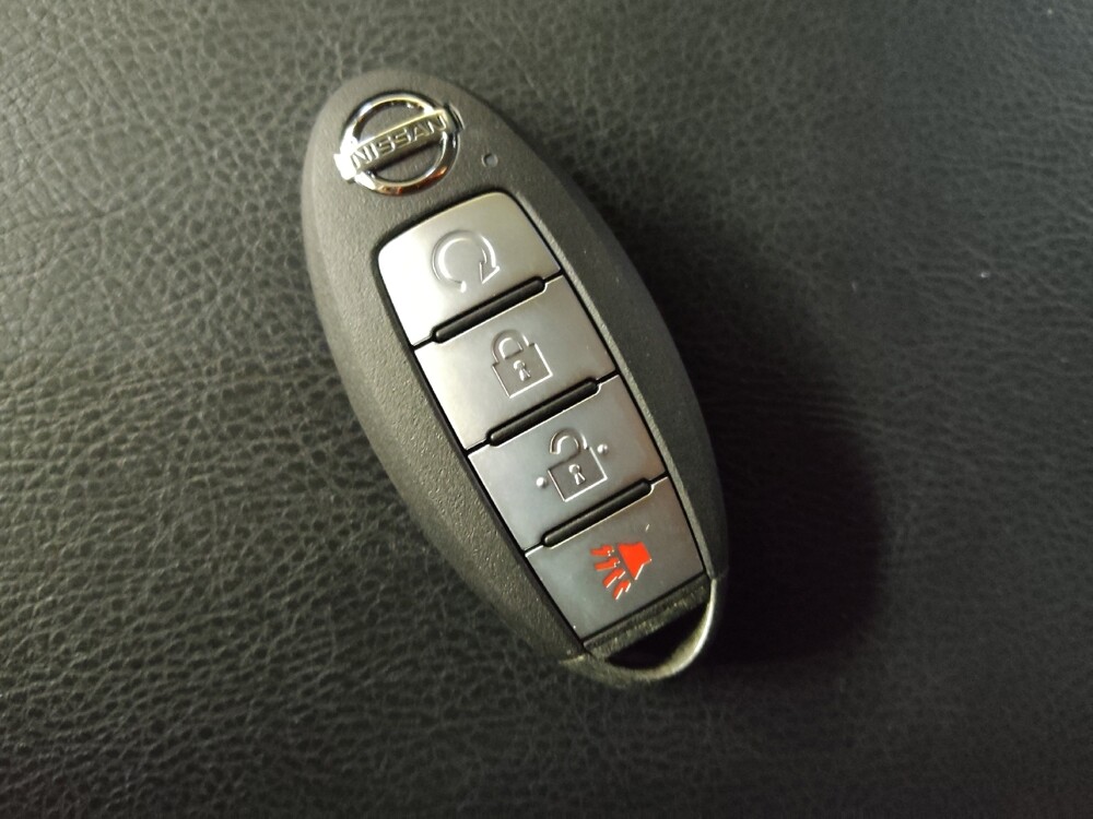 2019 Nissan Pathfinder in Greenville, SC 29607 - 18101217 32