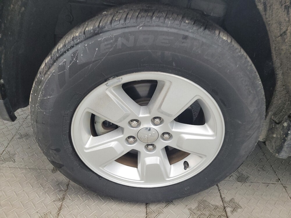 2017 Jeep Compass in Charlotte, NC 28213 - 18101227 31