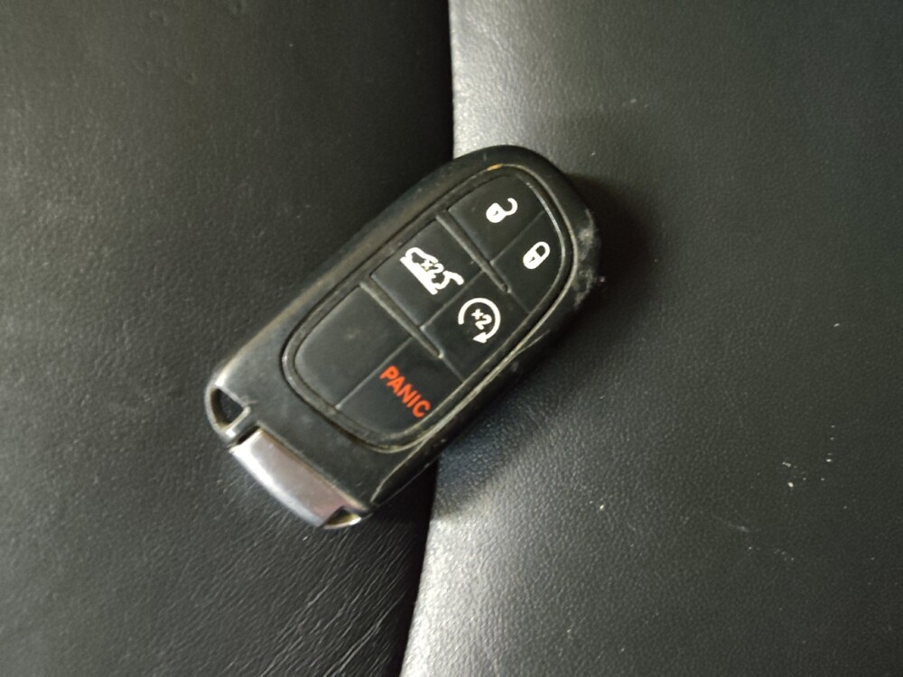 2018 Jeep Cherokee in Greenville, SC 29607 - 18101230 32