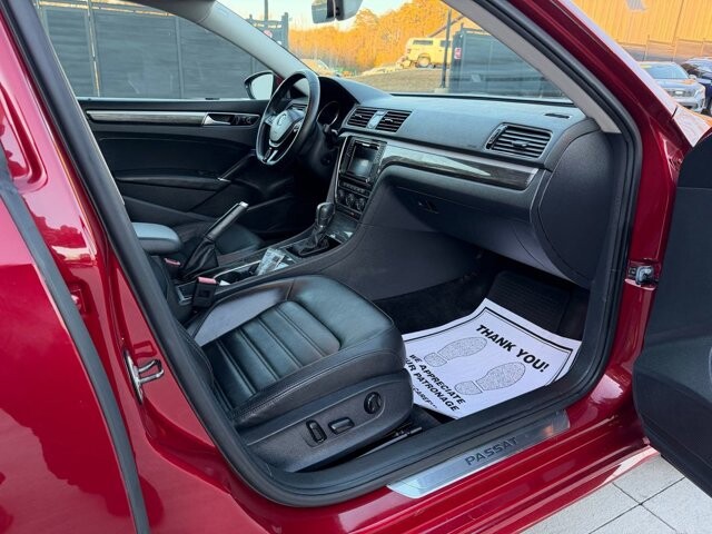 2016 Volkswagen Passat in Knoxville, TN 37920 - 18101281 16