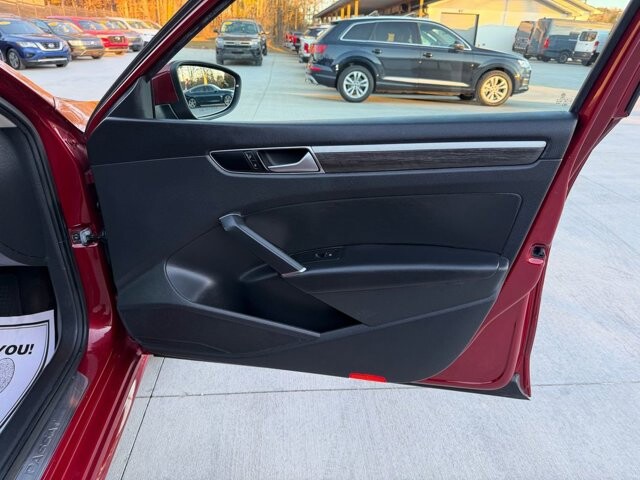 2016 Volkswagen Passat in Knoxville, TN 37920 - 18101281 11