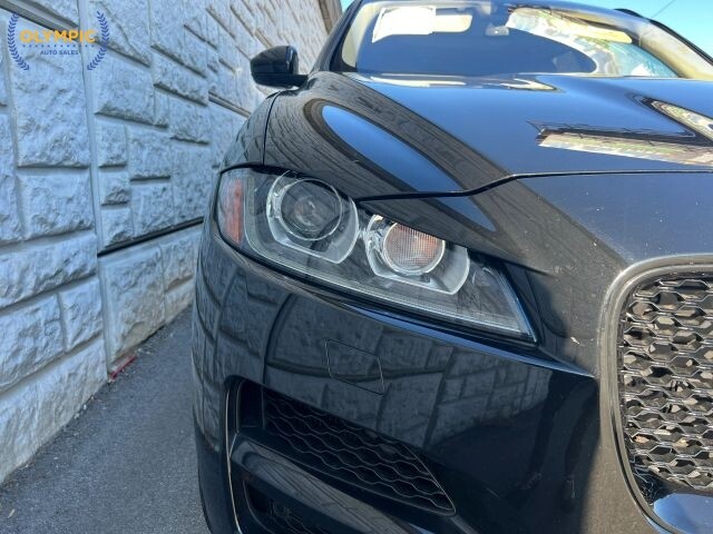 2018 Jaguar F-PACE in Decatur, GA 30032 - 18101283 17