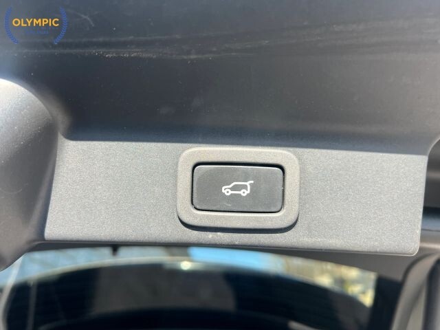 2018 Jaguar F-PACE in Decatur, GA 30032 - 18101283 45