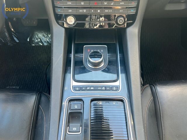 2018 Jaguar F-PACE in Decatur, GA 30032 - 18101283 32