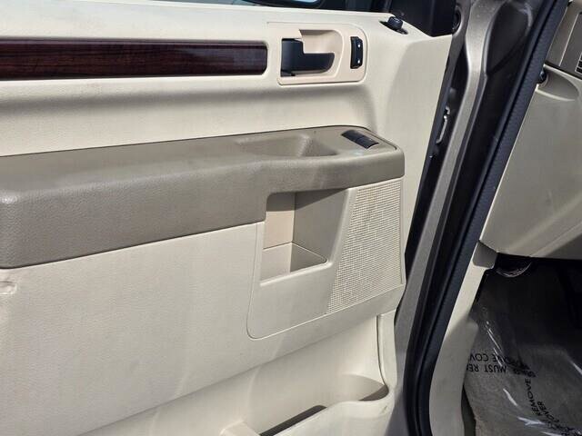 2006 Ford Freestar in Mesa, AZ 85212 - 18101303 47