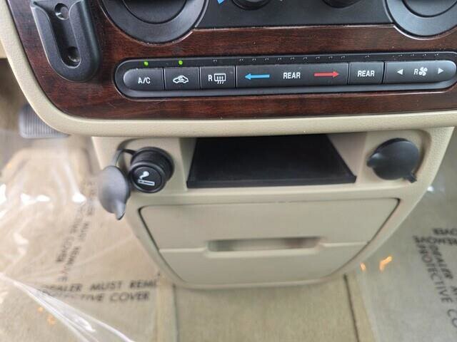 2006 Ford Freestar in Mesa, AZ 85212 - 18101303 56