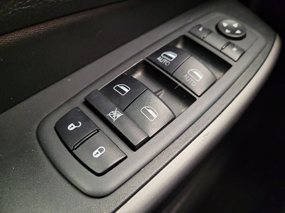 2019 Jeep Cherokee in Downey, CA 90241 - 18101311 27