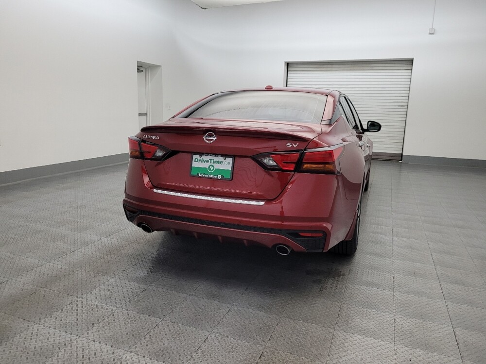 2019 Nissan Altima in Glendale, AZ 85301 - 18101345 7