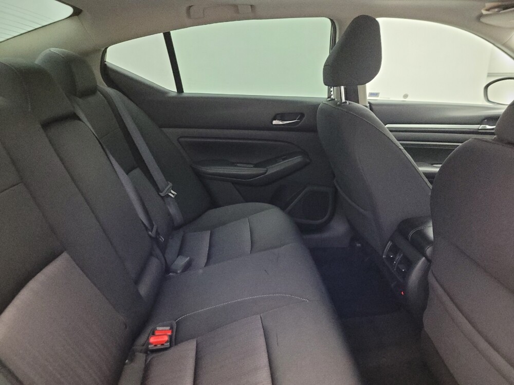 2019 Nissan Altima in Glendale, AZ 85301 - 18101345 19