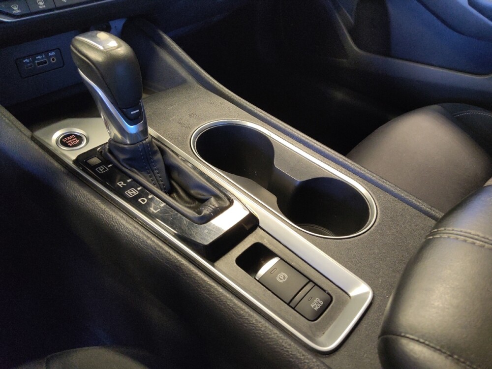 2019 Nissan Altima in Glendale, AZ 85301 - 18101345 26