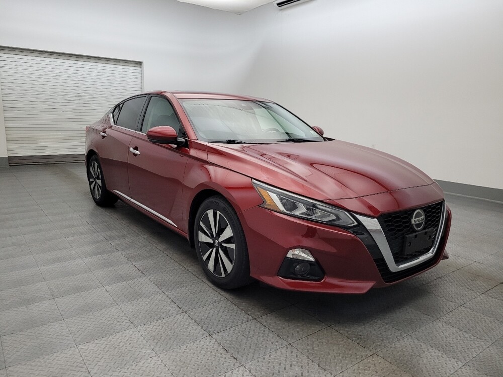 2019 Nissan Altima in Glendale, AZ 85301 - 18101345 13