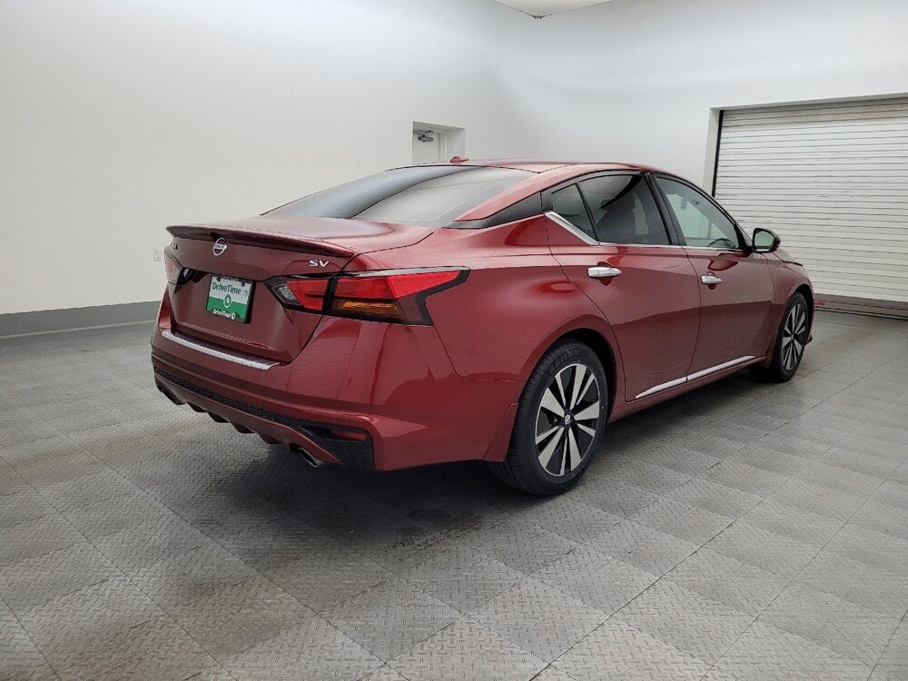 2019 Nissan Altima in Glendale, AZ 85301 - 18101345 9