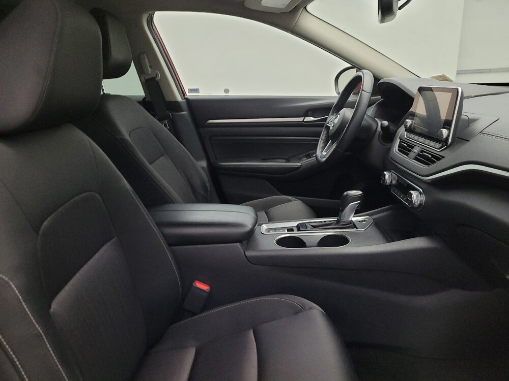 2019 Nissan Altima in Glendale, AZ 85301 - 18101345 21