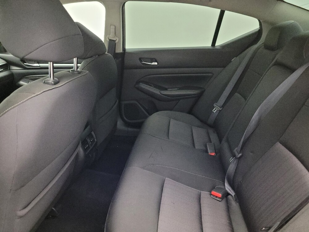 2019 Nissan Altima in Glendale, AZ 85301 - 18101345 18