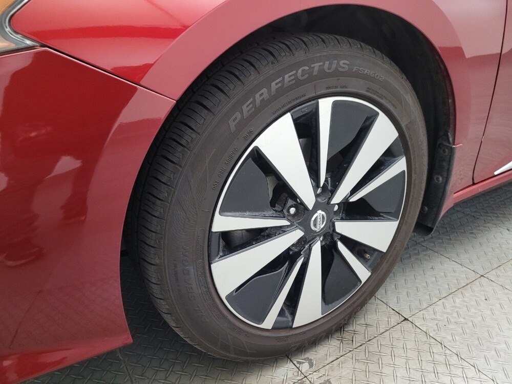 2019 Nissan Altima in Glendale, AZ 85301 - 18101345 31