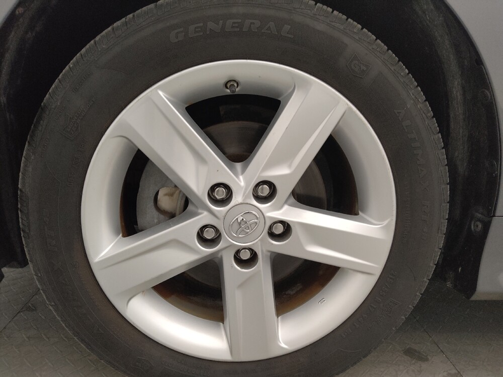 2014 Toyota Camry in Tampa, FL 33619 - 18101360 31