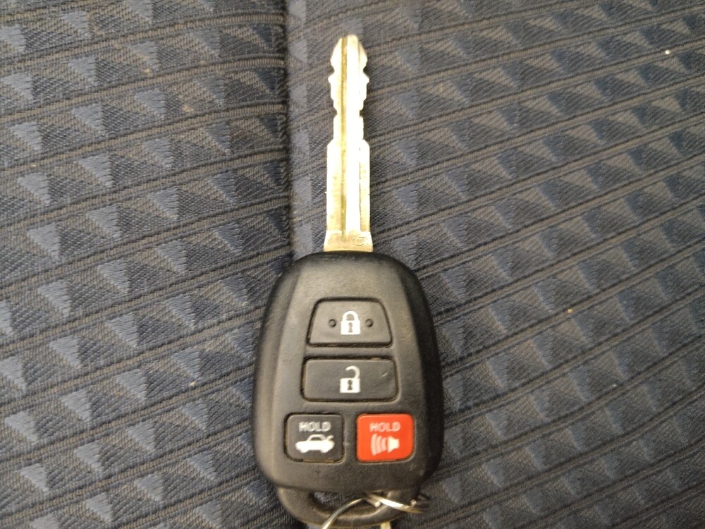 2014 Toyota Camry in Tampa, FL 33619 - 18101360 32