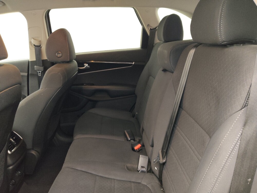 2019 Kia Sorento in Tampa, FL 33612 - 18101364 18