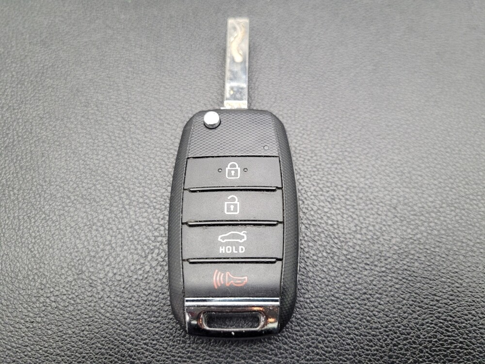 2019 Kia Optima in Las Vegas, NV 89104 - 18101374 32