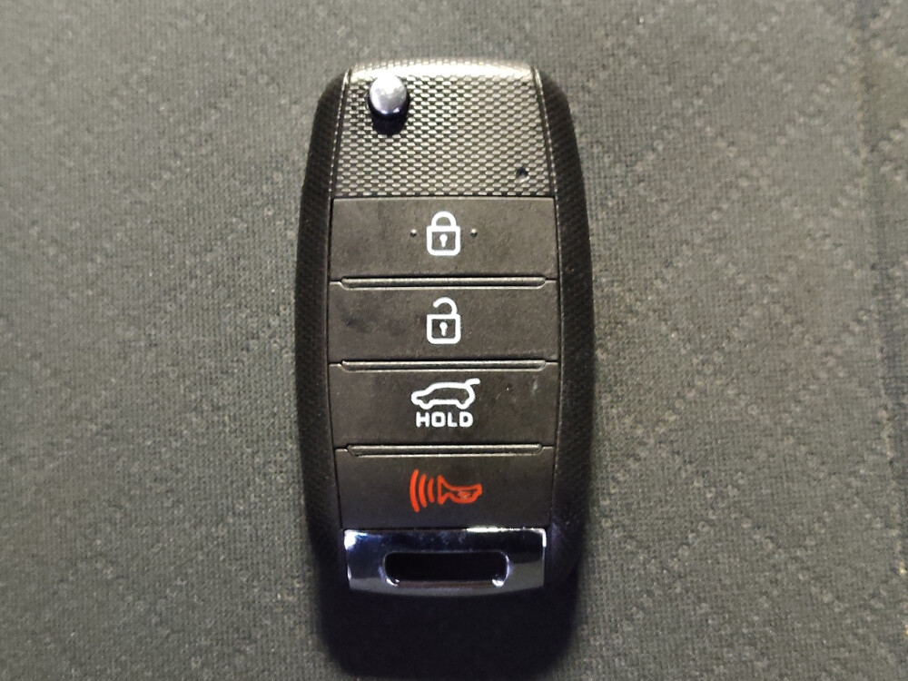 2019 Kia Sorento in Houston, TX 77034 - 18101405 32