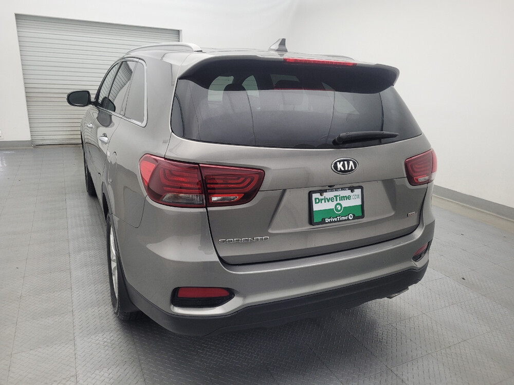 2019 Kia Sorento in Houston, TX 77034 - 18101405 6