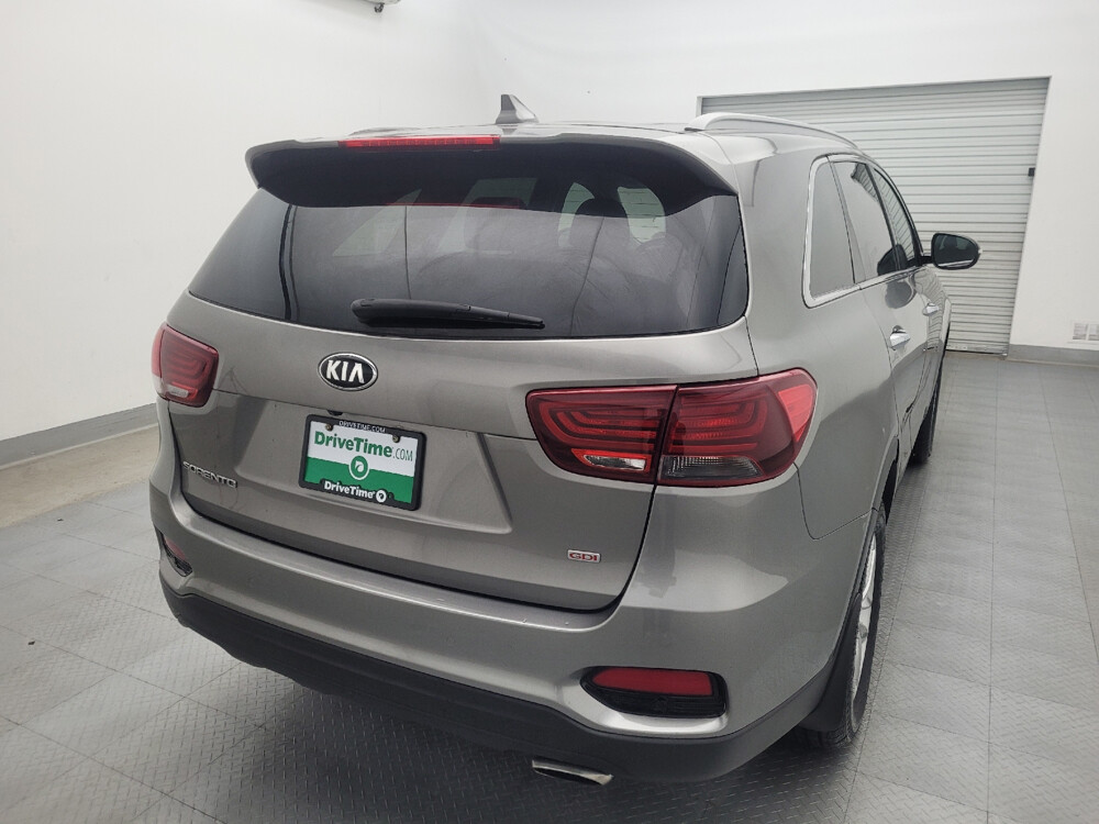 2019 Kia Sorento in Houston, TX 77034 - 18101405 7