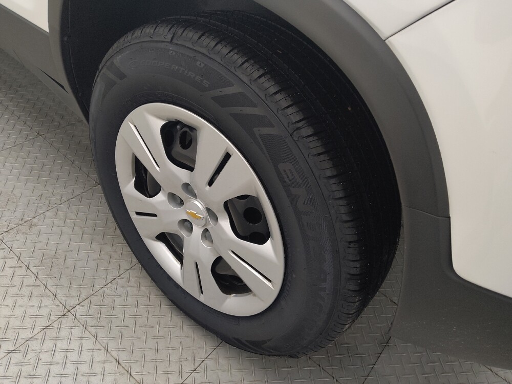 2017 Chevrolet Trax in Houston, TX 77034 - 18101409 31