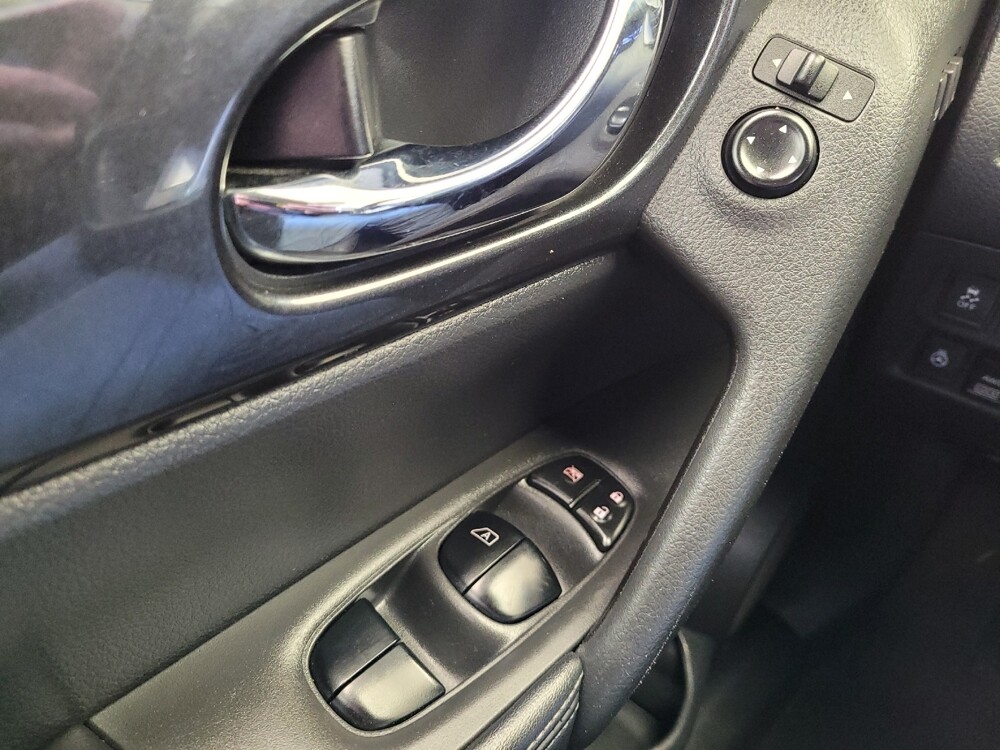 2018 Nissan Rogue in Fairfield, OH 45014 - 18101423 27