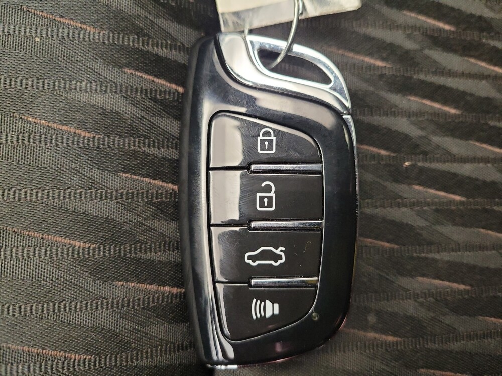 2018 Nissan Rogue in Fairfield, OH 45014 - 18101423 32