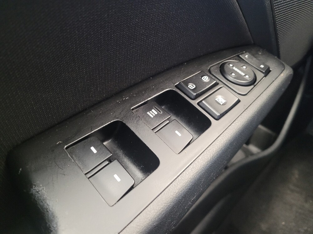 2020 Hyundai Elantra in Louisville, KY 40258 - 18101424 27