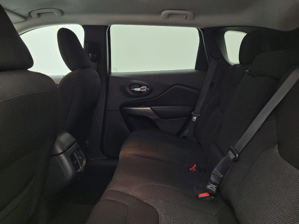 2021 Jeep Cherokee in Columbus, OH 43228 - 18101426 18