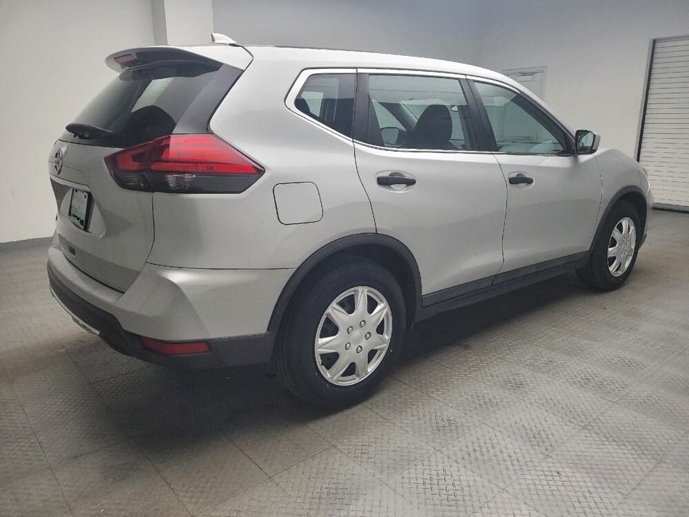 2017 Nissan Rogue in Eastpointe, MI 48021 - 18101452 10