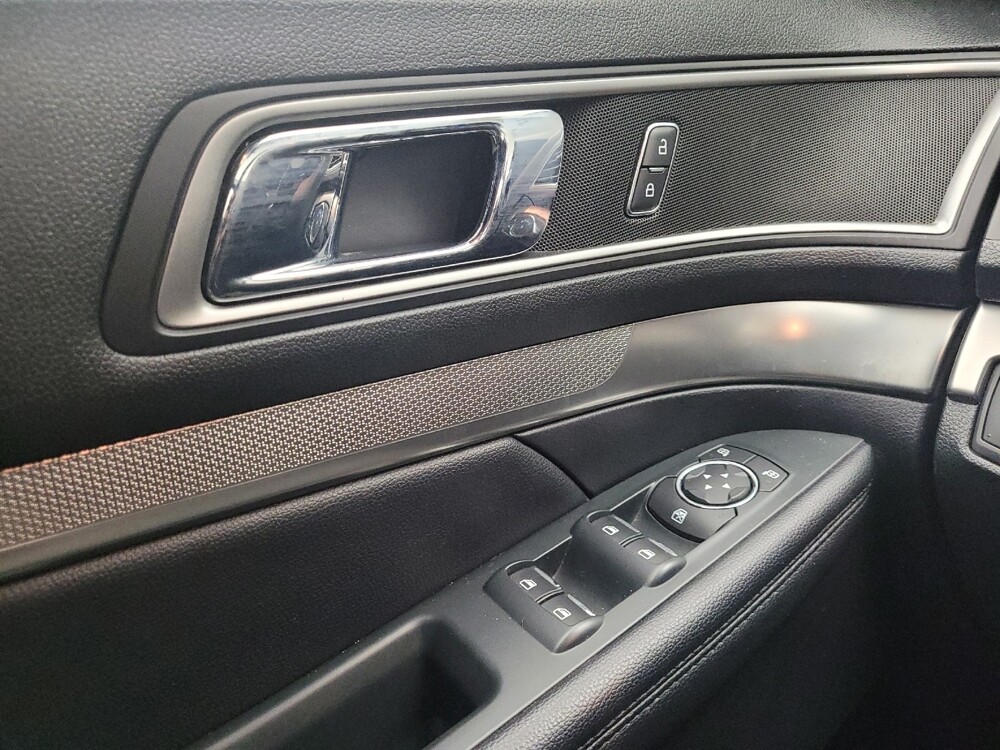 2019 Ford Explorer in Taylor, MI 48180 - 18101453 27