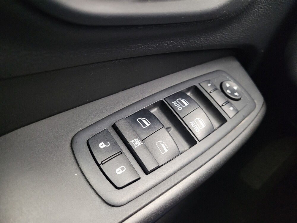 2019 Jeep Cherokee in St. Louis, MO 63125 - 18101454 27