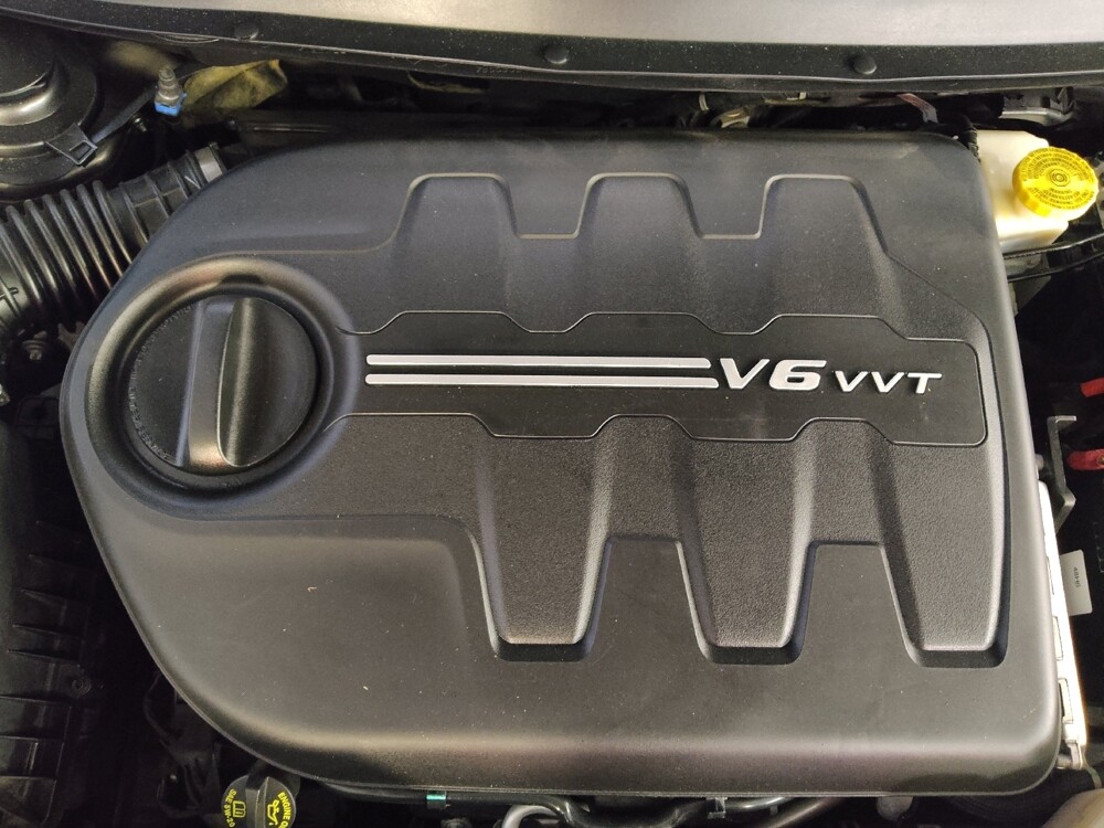 2019 Jeep Cherokee in Tampa, FL 33612 - 18101470 30