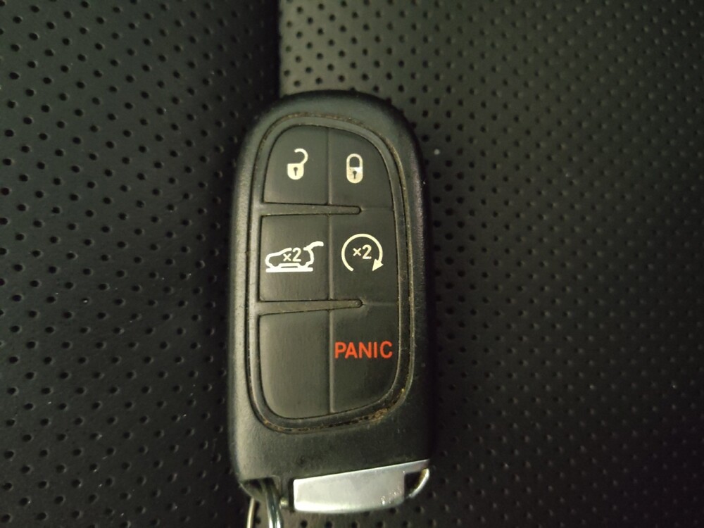 2019 Jeep Cherokee in Tampa, FL 33612 - 18101470 32