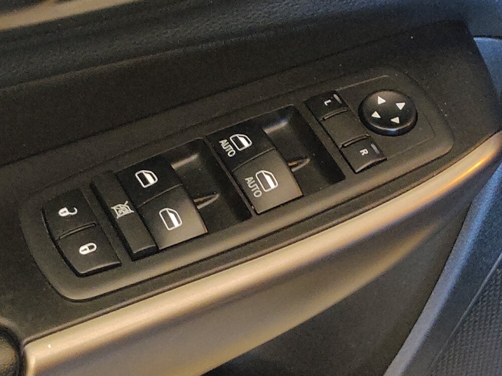 2019 Jeep Cherokee in Tampa, FL 33612 - 18101470 27